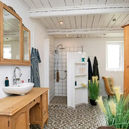 8 Person Holiday In Tranek R Hébergement de vacances